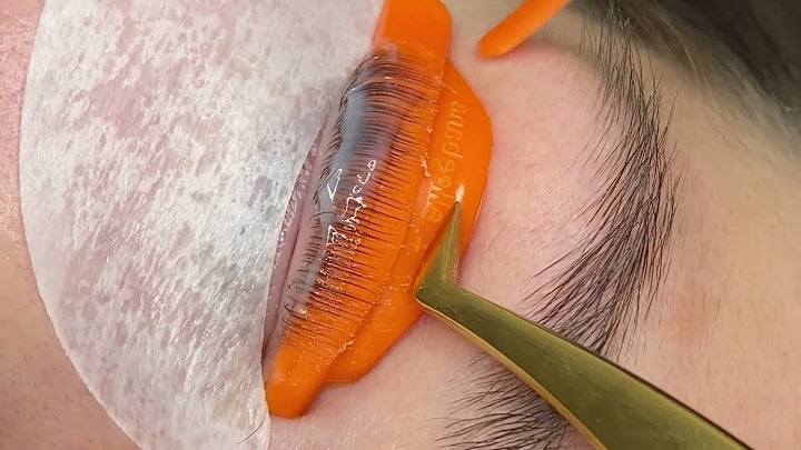 Why Timing Makes or Breaks a Lash Lift or Brow Lamination (And Why Flex &amp; Set Checks Are Non-Negotiable)